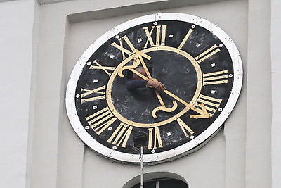 За стрелкой циферблата. Уличные часы - символ города