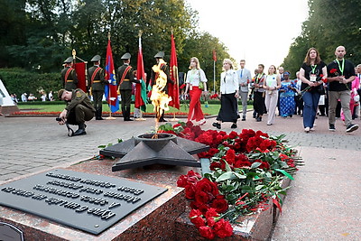 Участники Дня белорусской письменности почтили память защитников и мирных жертв ВОВ