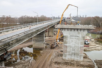 Строительство моста через реку Сож продолжается в Ветковском районе