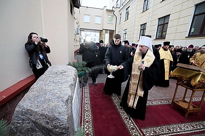 В ВГМУ освятили памятный знак на месте храма во имя Усекновения главы святого Иоанна Крестителя