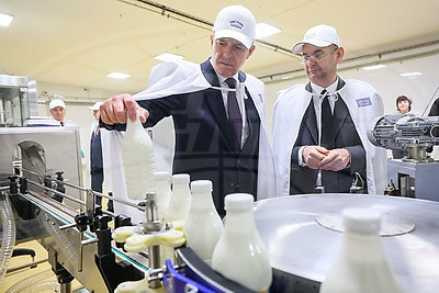 Сергеенко ознакомился с деятельностью Поставского молочного завода