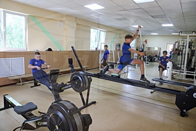 ФПБ подарила новые комбинированные гребные тренажеры для подготовки в Бресте юных спортсменов