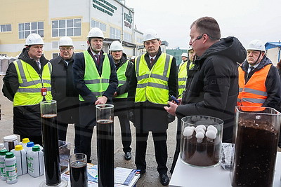В Крупском районе открыли новый завод по производству профессиональных торфяных грунтов