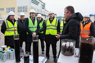 В Крупском районе открыли новый завод по производству профессиональных торфяных грунтов