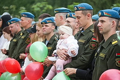 Новый дом для военнослужащих введен в строй в Марьиной Горке