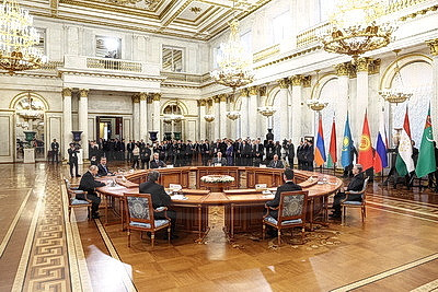 Рабочий визит Лукашенко в Россию продолжился неформальной встречей лидеров стран СНГ в Эрмитаже