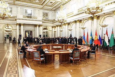 Рабочий визит Лукашенко в Россию продолжился неформальной встречей лидеров стран СНГ в Эрмитаже