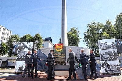 Монумент в честь присвоения звания СНГ "Город трудовой славы" открыли в Барановичах