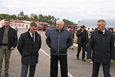 Лукашенко совершил рабочую поездку в Шкловский район