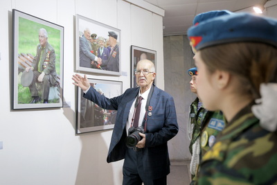 Энергетика передается через снимки. Выставка "Солдаты Победы" фотокора БЕЛТА открылась в Витебске