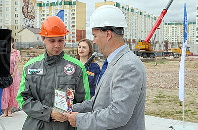 В Гомеле вручили путевку студотряду для работы на строительстве поликлиники