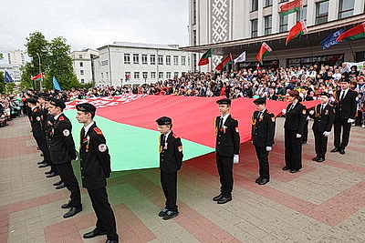 В Минске прошел флешмоб "Споем гимн вместе"