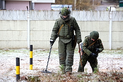 Более 2,1 тыс. взрывоопасных предметов обезвредил противоминный центр ВС в этом году