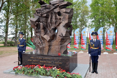 Памятный знак жертвам геноцида белорусского народа "Древо жизни" открыли в Витебске