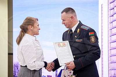 "Чувствую себя здесь как дома". В Минске более 20 человек принесли присягу гражданина Беларуси