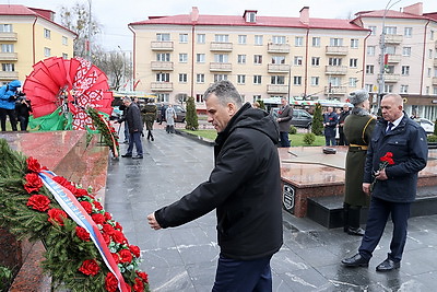 Созидание в единстве и мире. Представители Брянской области почтили память героев Победы в Гомеле