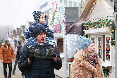 Зимняя сказка и вкусные угощения. Рождественская ярмарка открылась у Дворца спорта в Минске