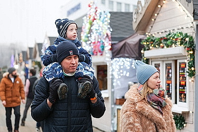 Зимняя сказка и вкусные угощения. Рождественская ярмарка открылась у Дворца спорта в Минске