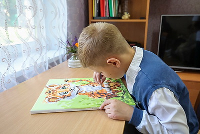 В Минске ребятам из социально-педагогического центра вручили подарки к новому учебному году