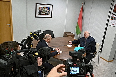 Лукашенко накануне переговоров с Путиным заслушал доклад посла по сотрудничеству с Россией