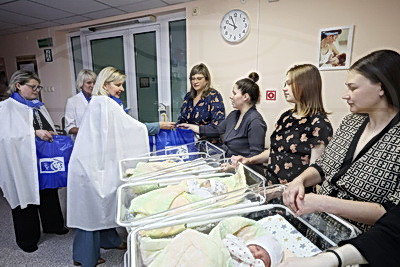 Родивших в День народного единства мам поздравили в Витебском областном роддоме