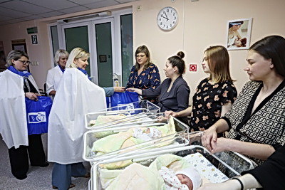 Родивших в День народного единства мам поздравили в Витебском областном роддоме