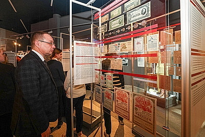 Впервые за более чем 80 лет: уникальную выставку денежных знаков представили в Музее истории ВОВ