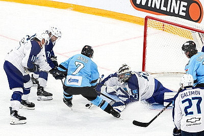 Минские динамовцы обыграли "Барыс" в первом домашнем матче сезона