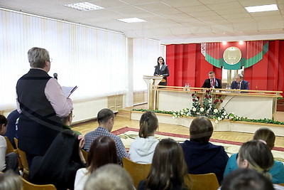 Единство, будущее малых городов. Кочанова пообщалась с работниками ОАО "Инвет"