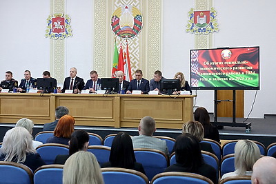 Перспективы и точки роста. Сергеенко принял участие в заседании Чашникского райисполкома