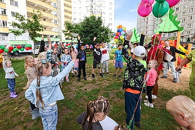 Новую детскую площадку открыли во Фрунзенском районе Минска
