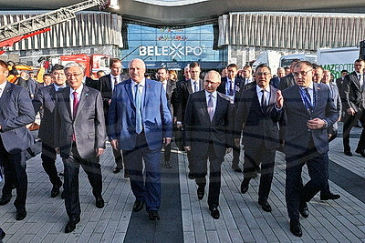 Лукашенко вместе с другими лидерами принял участие в ЕЭФ