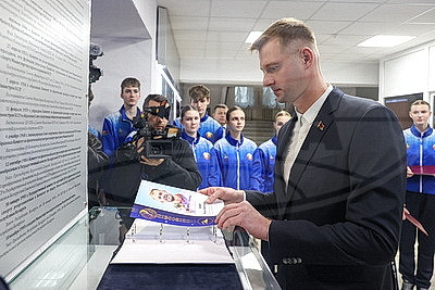 Новая традиция и стимул для молодежи. Бокий и Домрачева внесены в Книгу почета Минспорта