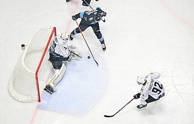 Дубль Хобяна принес "Динамо-Шиннику" победу в первом матче сезона МХЛ