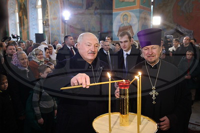 Лукашенко в Рождество посетил храм Николая Чудотворца в Логойске