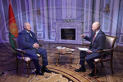 Лукашенко дает интервью межгосударственной телерадиокомпании "Мир"