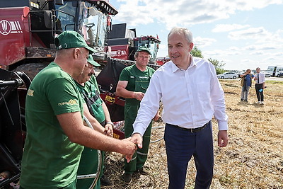 Уборочная, перспективы развития региона. Сергеенко с рабочей поездкой посетил Витебскую область