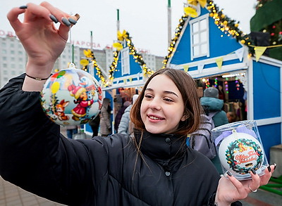 От ледового катка до подарков ручной работы. Чем удивляет рождественская ярмарка в Витебске