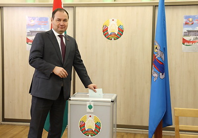 Головченко досрочно проголосовал на выборах Президента