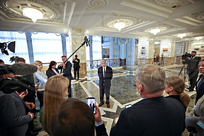 Переговоры Лукашенко со спецпосланником США Коулом продолжились в субботу