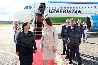 Начался визит в Беларусь парламентской делегации Узбекистана