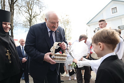 Лукашенко на Пасху посетил Свято-Покровский храм в Толочине