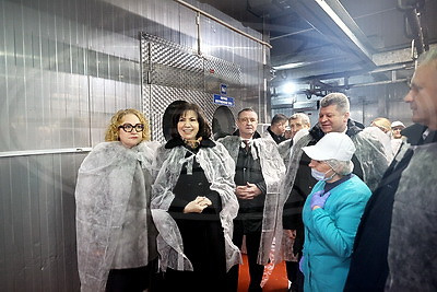 Кочанова ознакомилась с работой мясокомбината в Миорах