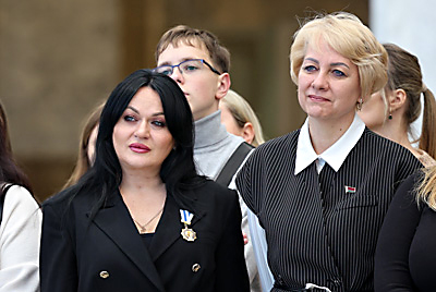 Для многодетных семей провели экскурсию во Дворце Независимости