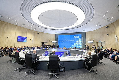 ЕЭФ: деловая программа форума продолжается