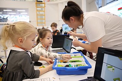 Спортландия и мастер-классы. Новый кросс-культурный проект "В основании будущего" объединяет семьи