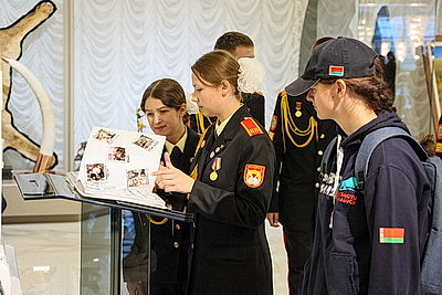 Кадеты и финалисты турнира "Вызов" побывали в залах Дворца Независимости