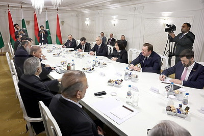 Спикеры парламента провели встречу с премьер-министром Пакистана