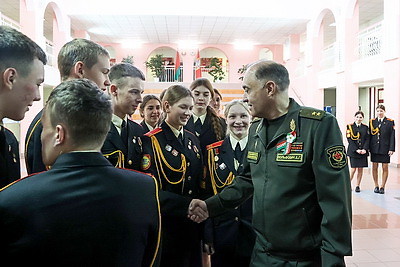 Вольфович встретился с кадетами Минского областного училища в Слуцке