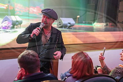 Первый день - для ценителей шансона. В Могилеве стартовал фестиваль "Золотой шлягер"